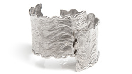 Thumb wavy offset cuff