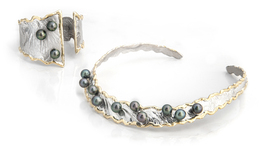 Thumb dancing pearls set