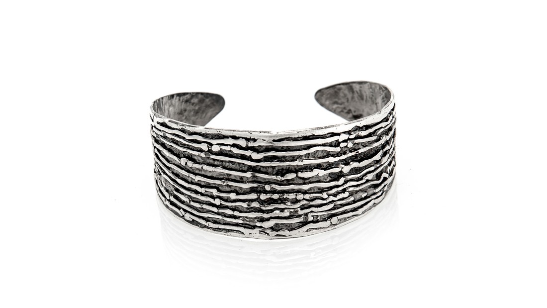 Lg image tapered ridges cuff   cropped