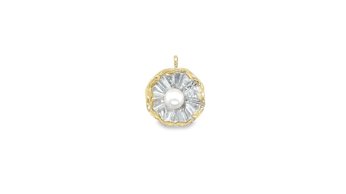 Lg image ruffled pearl pendant