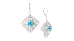 Thumb ruffled square earrings 1100